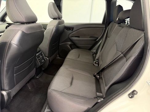Used 2025 Subaru Forester Premium w/ Convenience Package #2 AWD/4WD image 16