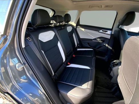 New 2026 Volkswagen Taos SEL image 10