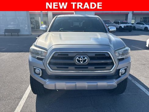 Used 2016 Toyota Tacoma Limited image 4