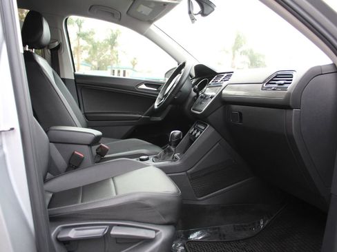 Used 2020 Volkswagen Tiguan SE w/ 3rd Row Seat Package image 11