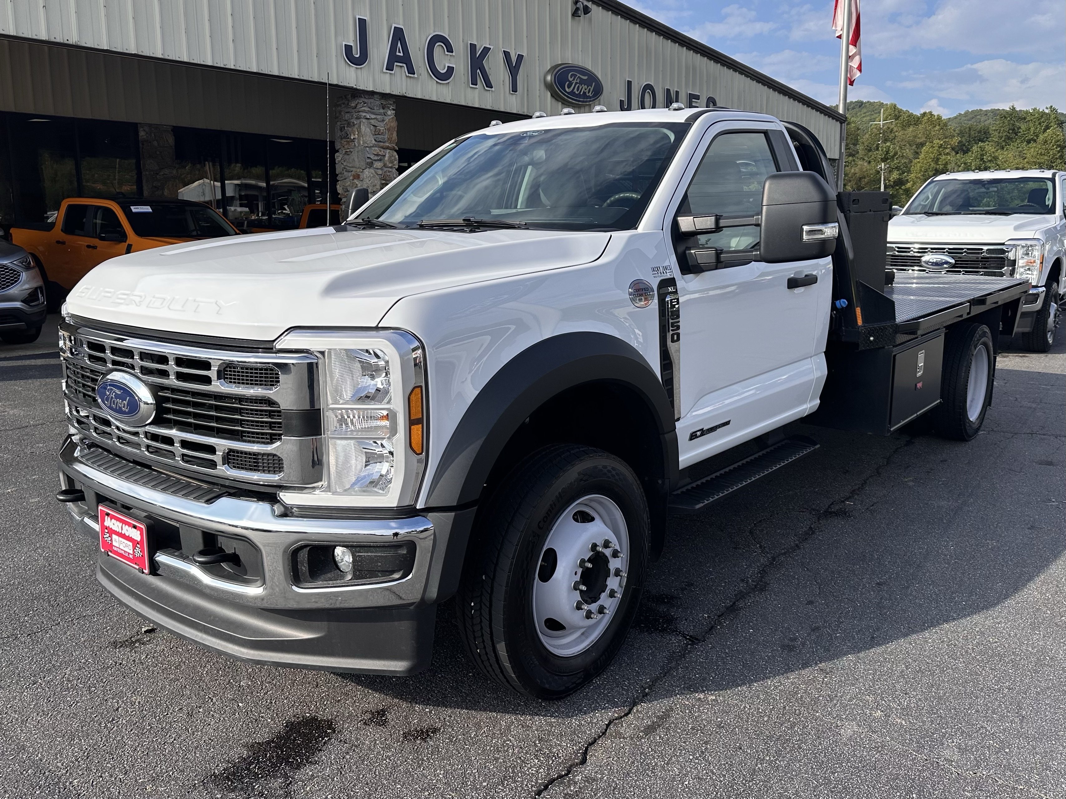 Used 2024 Ford F550 2WD Regular Cab Super Duty image 2
