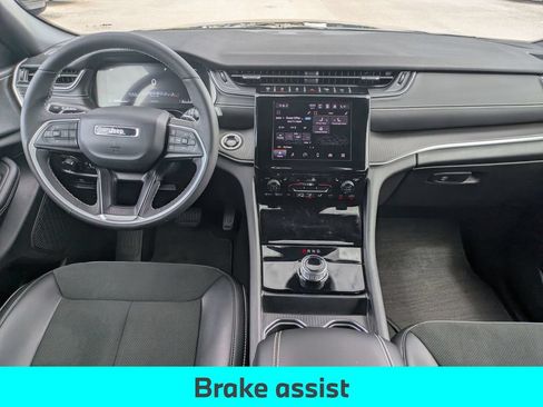 Used 2025 Jeep Grand Cherokee Altitude AWD/4WD image 27