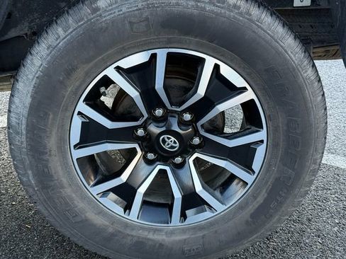 Used 2020 Toyota Tacoma TRD Sport image 41