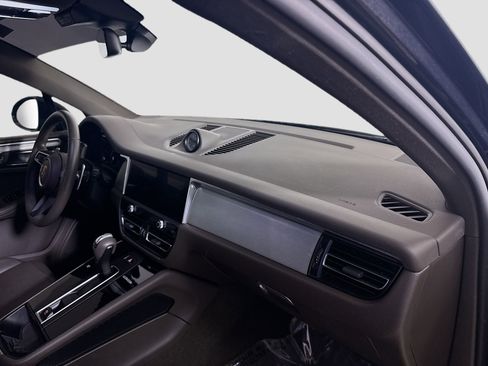 Used 2023 Porsche Macan image 29