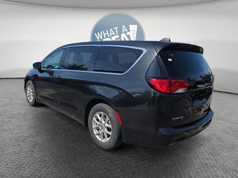 Used 2023 Chrysler Voyager LX FWD image 6