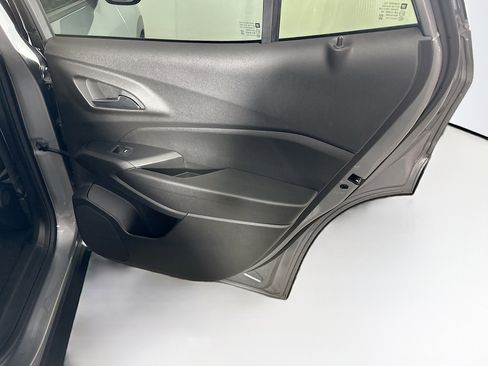 Used 2025 Chevrolet Trax LT FWD image 27