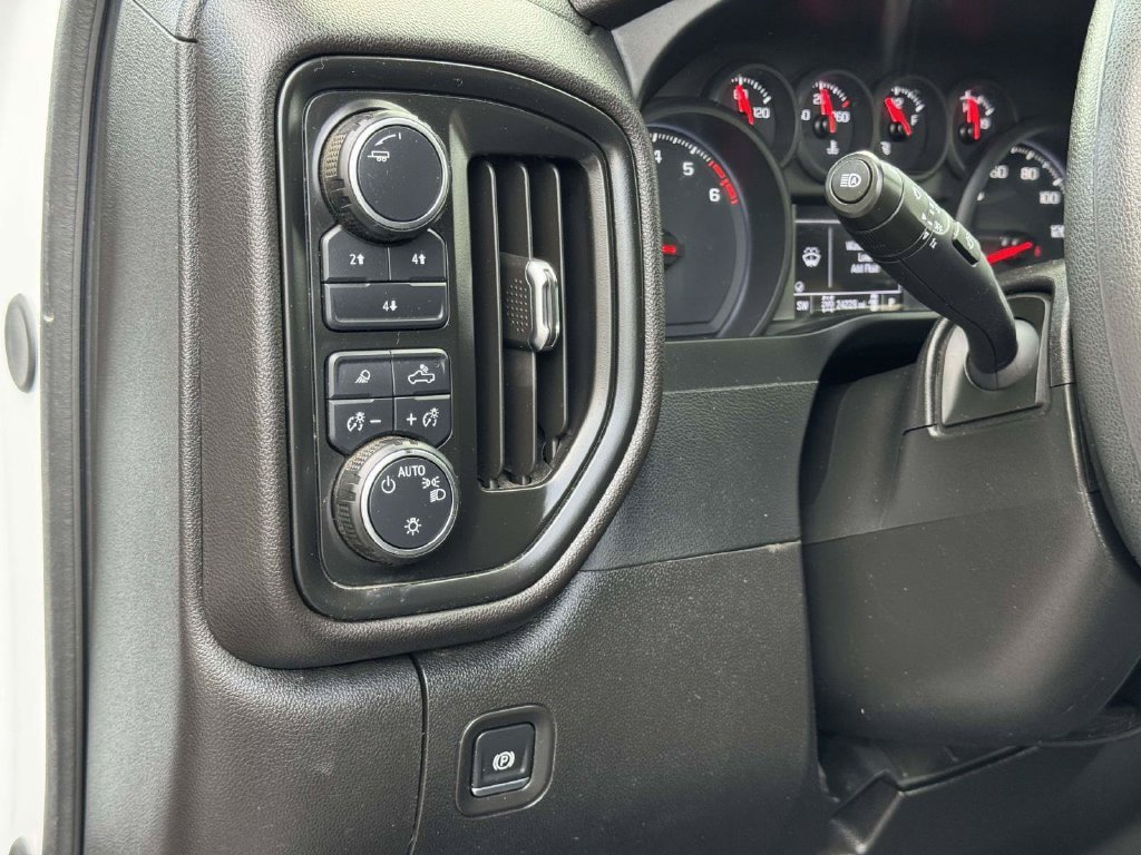 Used 2025 Chevrolet Silverado 2500 W/T w/ WT/CX Safety Package AWD/4WD image 11