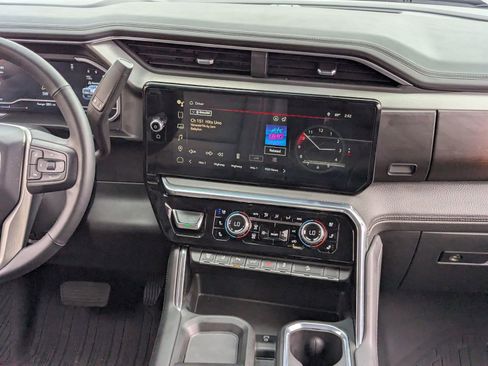 Used 2024 GMC Sierra 2500 Denali w/ Technology Package image 17