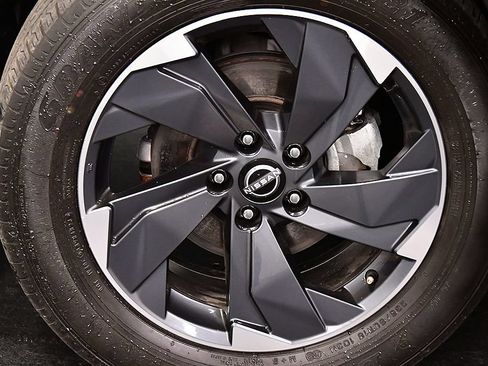Used 2024 Nissan Rogue SV AWD/4WD image 9