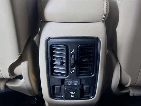 Used 2022 Jeep Grand Cherokee Limited image 32