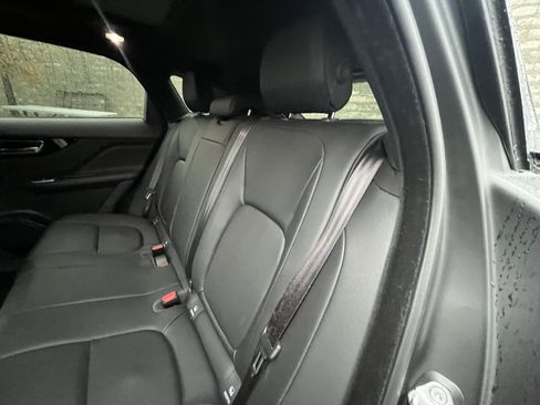 Used 2019 Jaguar F-PACE Premium image 33