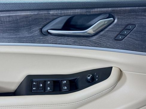 Used 2024 Jeep Grand Cherokee L Limited image 11