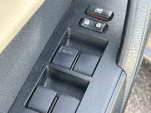 Used 2014 Toyota Corolla LE FWD image 28