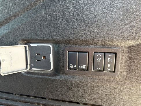 Used 2024 Chevrolet Tahoe High Country image 28