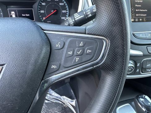 Used 2019 Chevrolet Equinox LS FWD image 29