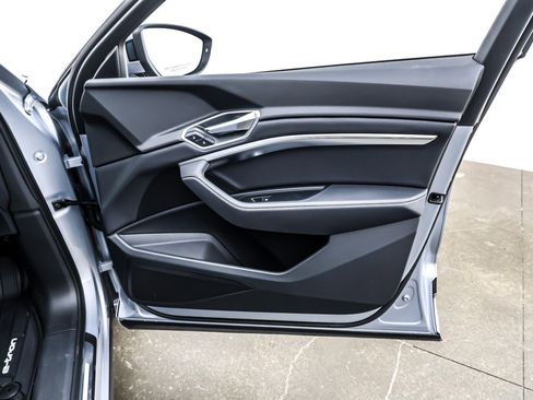 Used 2021 Audi e-tron Premium w/ Convenience Plus Package image 24