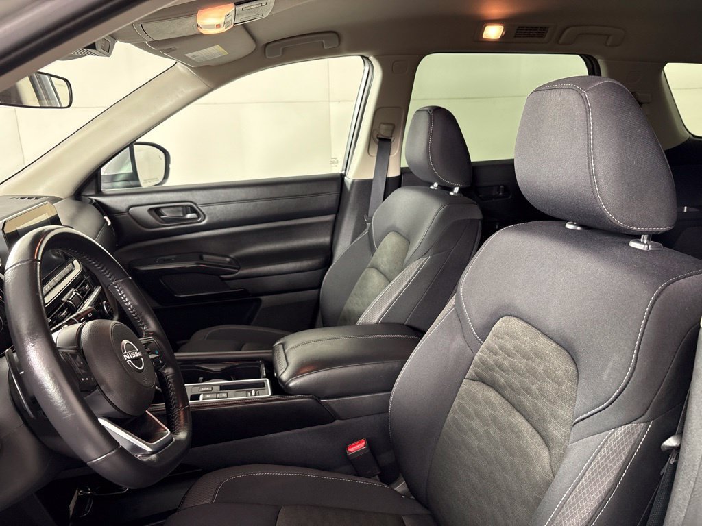 Used 2024 Nissan Pathfinder SV FWD image 30