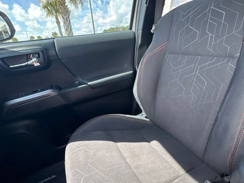 Used 2019 Toyota Tacoma TRD Sport AWD/4WD image 46