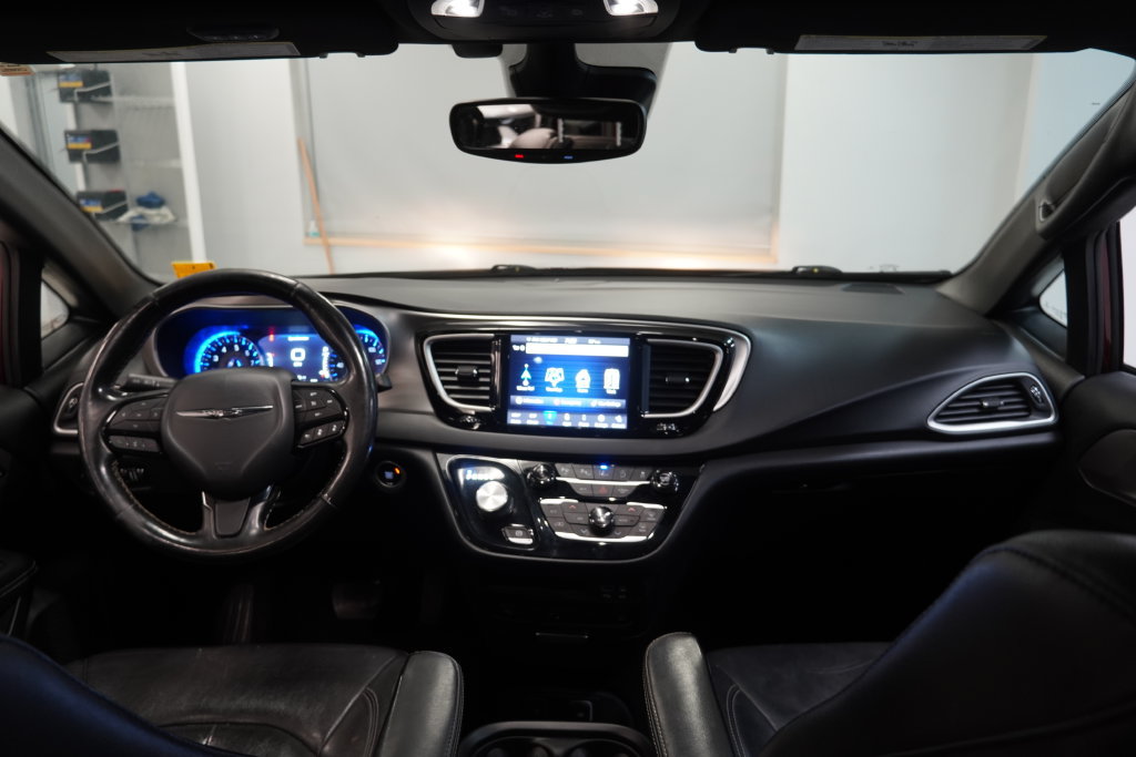 Used 2020 Chrysler Pacifica Touring-L AWD/4WD image 19