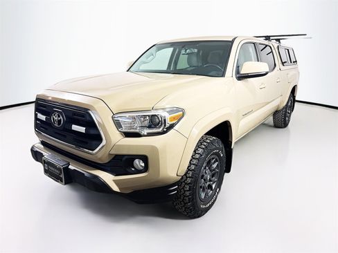Used 2017 Toyota Tacoma SR5 w/ Tow Package image 3