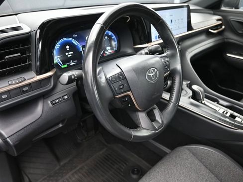 Used 2023 Toyota Crown AWD/4WD image 12