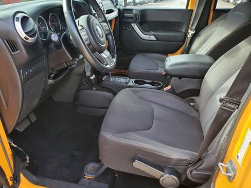 Used 2013 Jeep Wrangler Unlimited Rubicon w/ Connectivity Group image 17