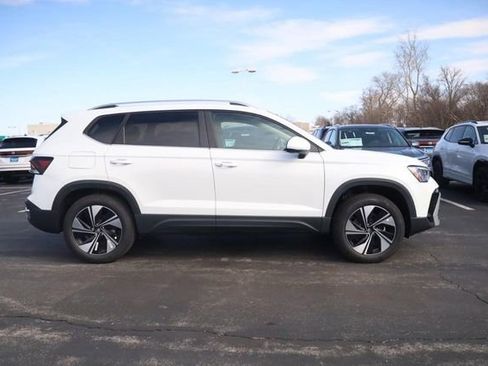 New 2026 Volkswagen Taos SE image 4