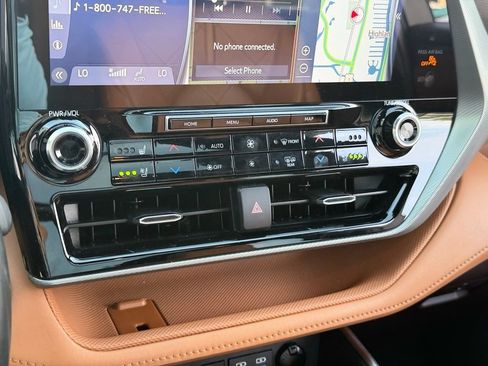 Used 2022 Toyota Highlander Platinum FWD image 23
