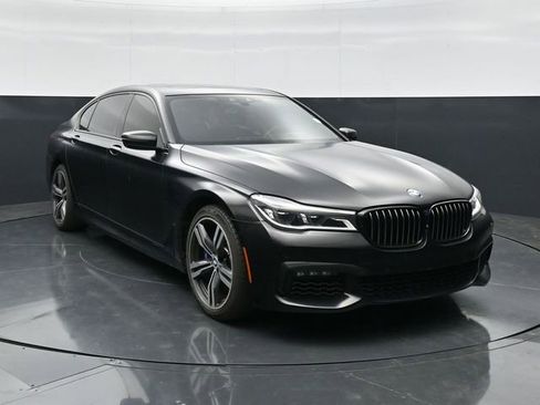 Used 2018 BMW 750i w/ Executive Package RWD image 4