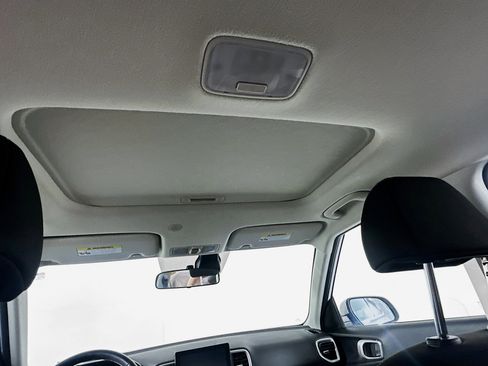 Used 2025 Hyundai Venue SEL FWD image 27