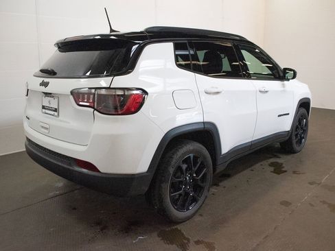 Used 2024 Jeep Compass Latitude w/ Convenience Group image 4