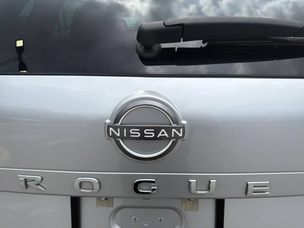 Used 2023 Nissan Rogue SV FWD image 43
