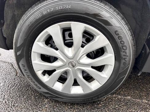 Used 2020 Nissan Rogue S image 34