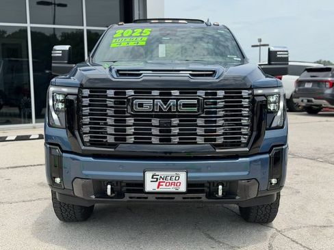 Used 2025 GMC Sierra 3500 Denali Ultimate AWD/4WD image 2
