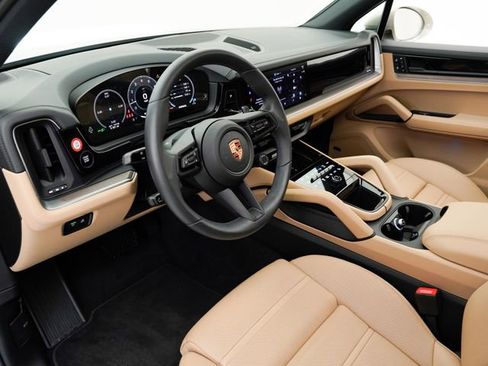Certified 2026 Porsche Cayenne AWD/4WD image 4