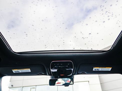 Used 2025 Mercedes-Benz C 300 4MATIC Sedan image 16