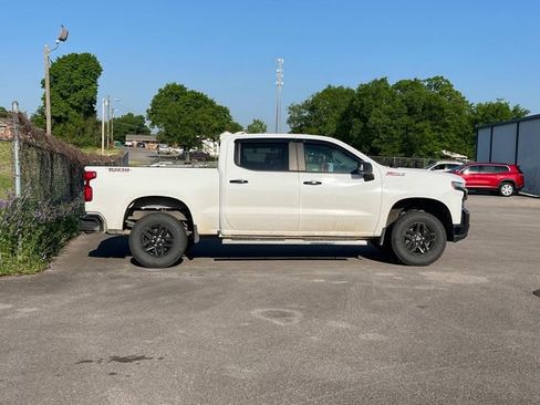 Used 2021 Chevrolet Silverado 1500 LT Trail Boss w/ Convenience Package II AWD/4WD image 2