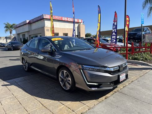 Used 2018 Honda Clarity Plug-In Hybrid image 2