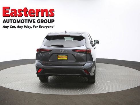 Used 2024 Toyota Highlander LE image 39