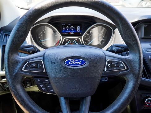 Used 2015 Ford Focus SE image 25