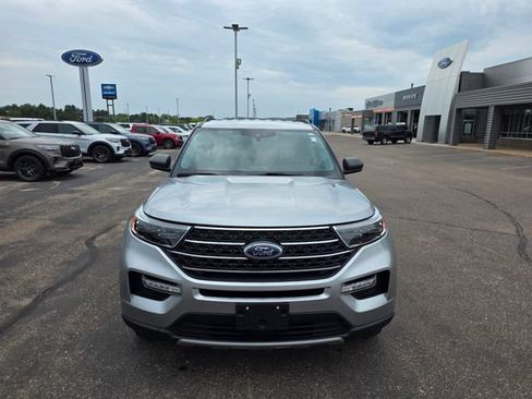 Used 2024 Ford Explorer XLT w/ Equipment Group 202A AWD/4WD image 2