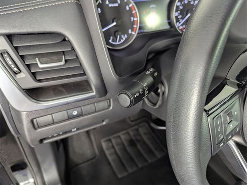 Used 2023 Nissan Rogue SV image 21