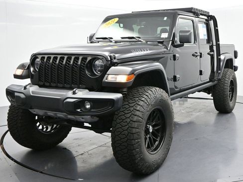 Used 2021 Jeep Gladiator Sport AWD/4WD image 3