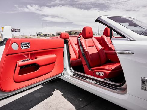 Used 2018 Rolls-Royce Dawn RWD image 24