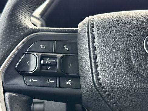 Used 2025 Toyota Corolla LE image 28