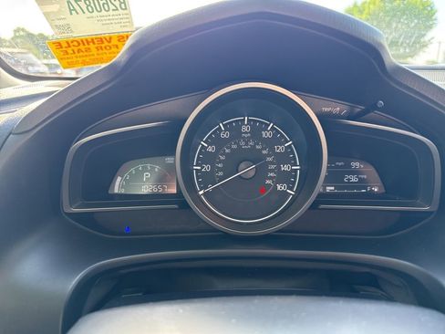 Used 2017 MAZDA MAZDA3 Touring FWD image 10
