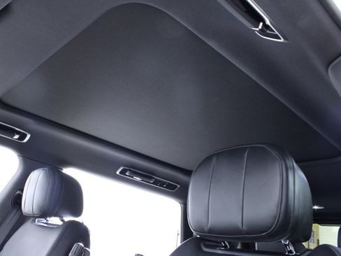 Used 2023 Land Rover Range Rover Long Wheelbase SE image 33