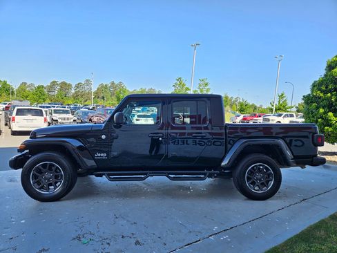 Used 2023 Jeep Gladiator Overland AWD/4WD image 4