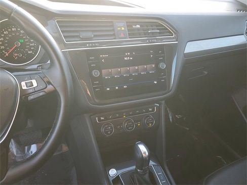 Used 2019 Volkswagen Tiguan SE w/ Panoramic Sunroof Package image 23