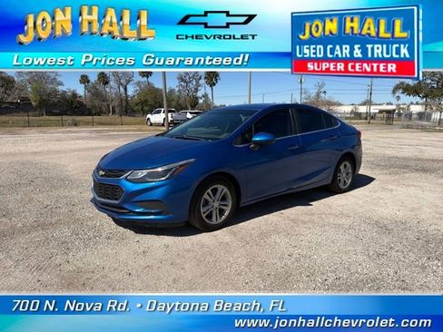 Used 2016 Chevrolet Cruze LT image 2